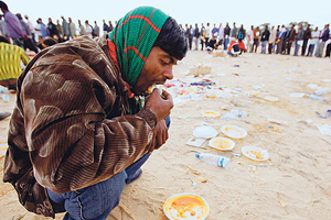 1 milyon insan acil yardım bekliyor