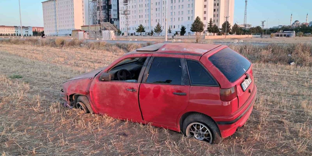 Karaman’da otomobil tarlaya takla attı: 1 yaralı