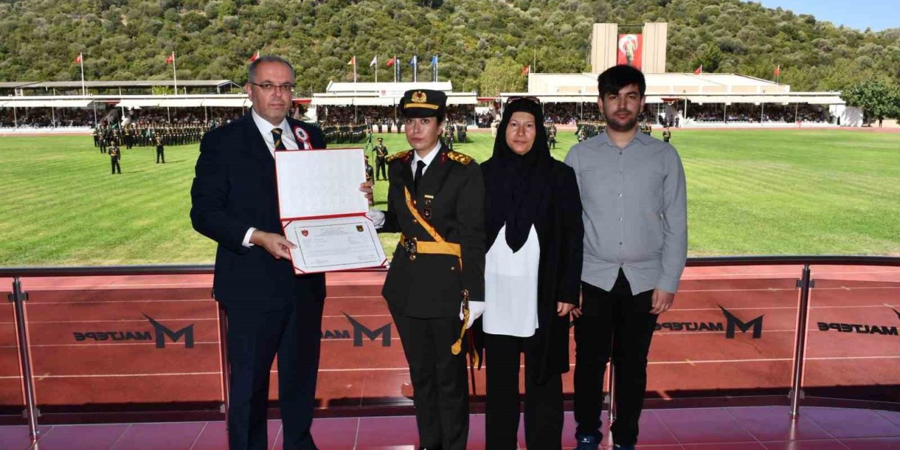 Ömer Halisdemir’in Kızı Elif Nur, Teğmen Oldu