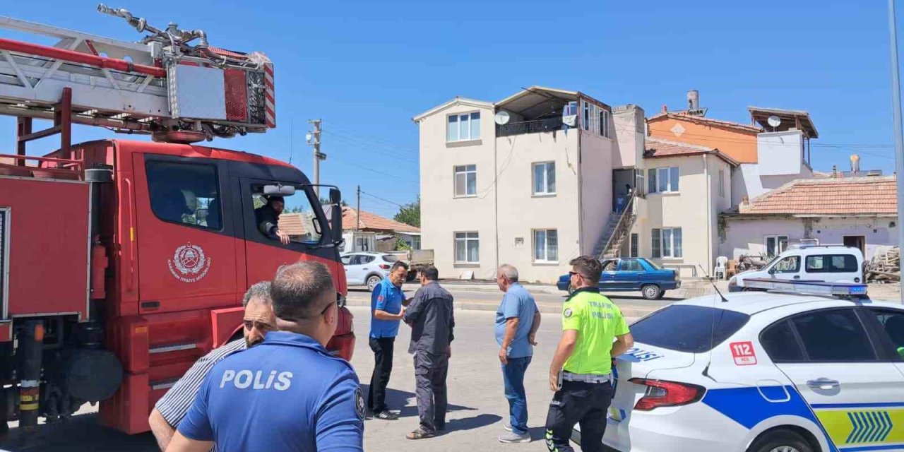 Ev sahibi kahvedeydi, yangını komşuları haber verdi