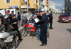 Plakasız mopedler toplanıyor