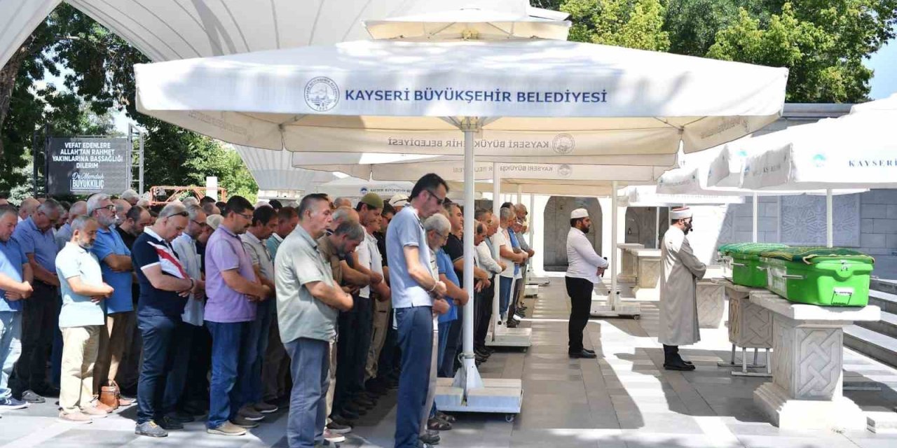 Çadırda ölü bulunan çift son yolculuğuna uğurlandı