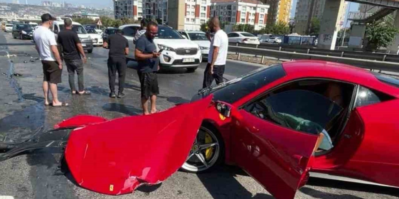 Kaza yapan Ferrari olunca masraf da büyük oldu
