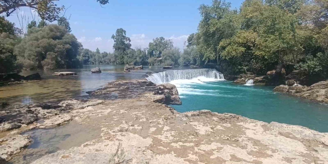 Manavgat Şelalesi'nde Su Seviyesi Düşünce Kayalıklar Ortaya Çıktı
