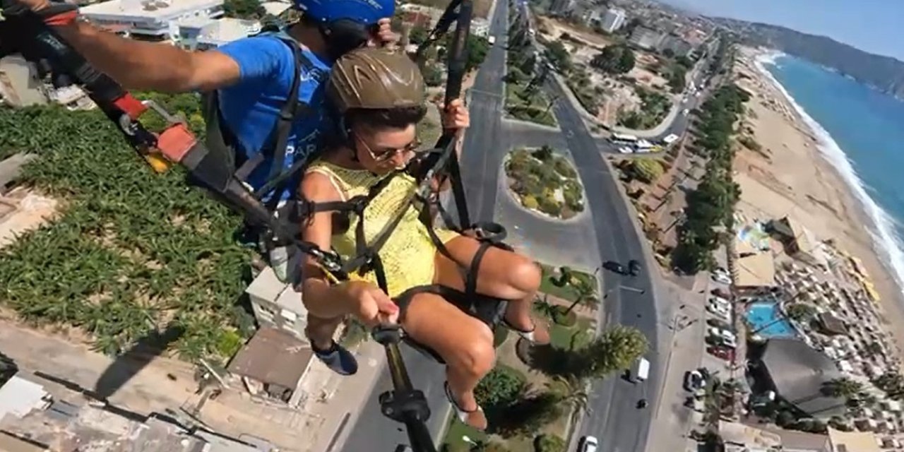 Yamaç paraşütü pilotu havadan trafik kazasını görüntüledi