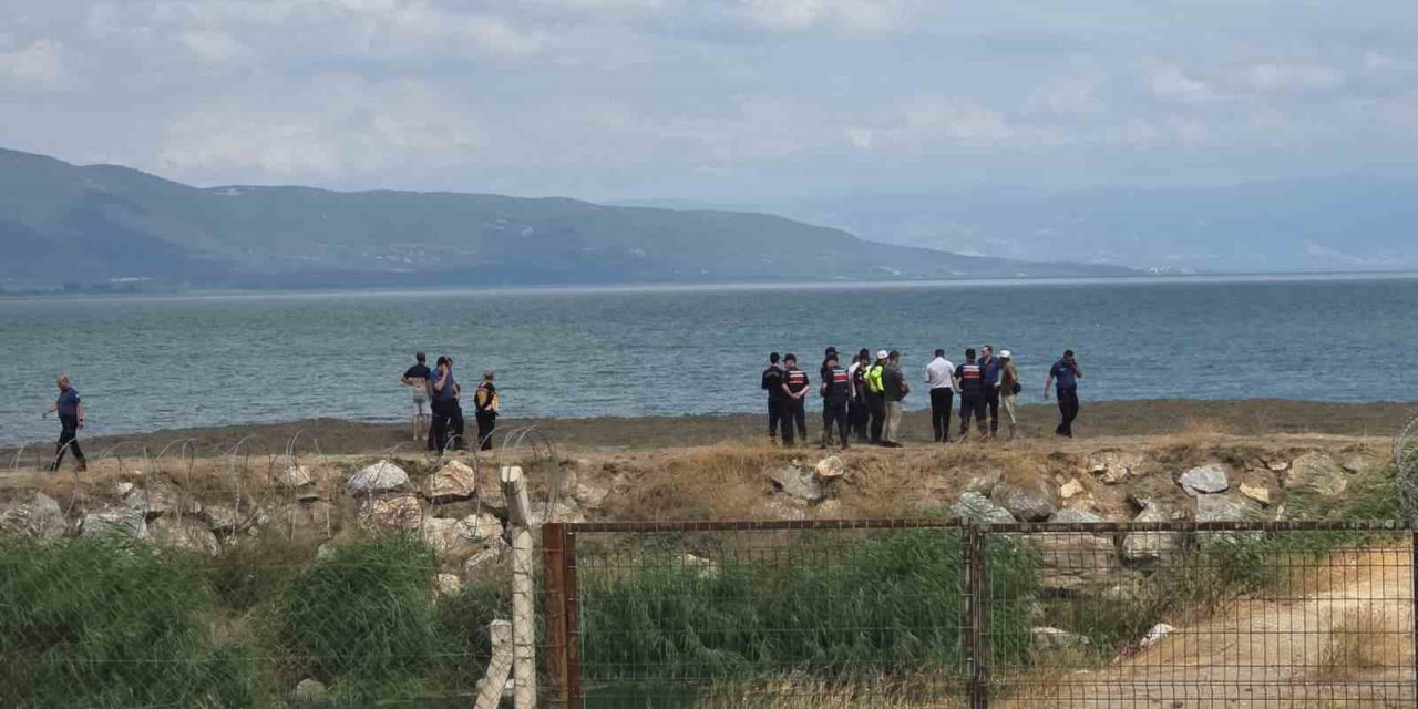 Ailesiyle pikniğe gelen 6 yaşındaki çocuk gölde kayboldu