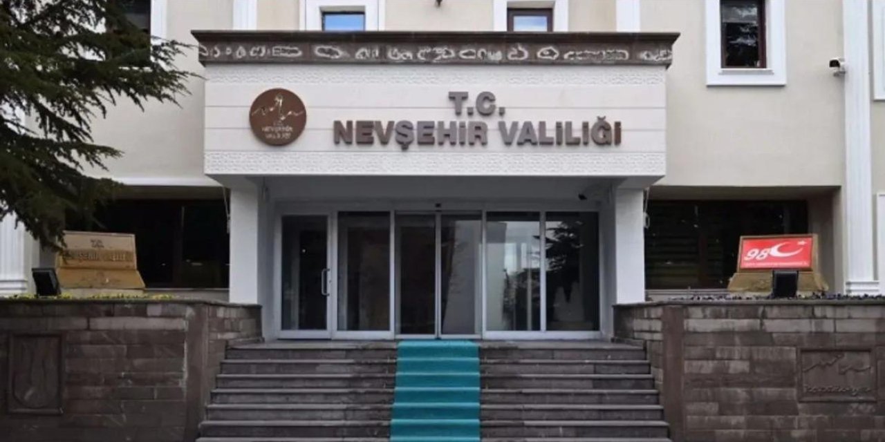 Valilik harekete geçti: Bayrak direğinde striptize soruşturma
