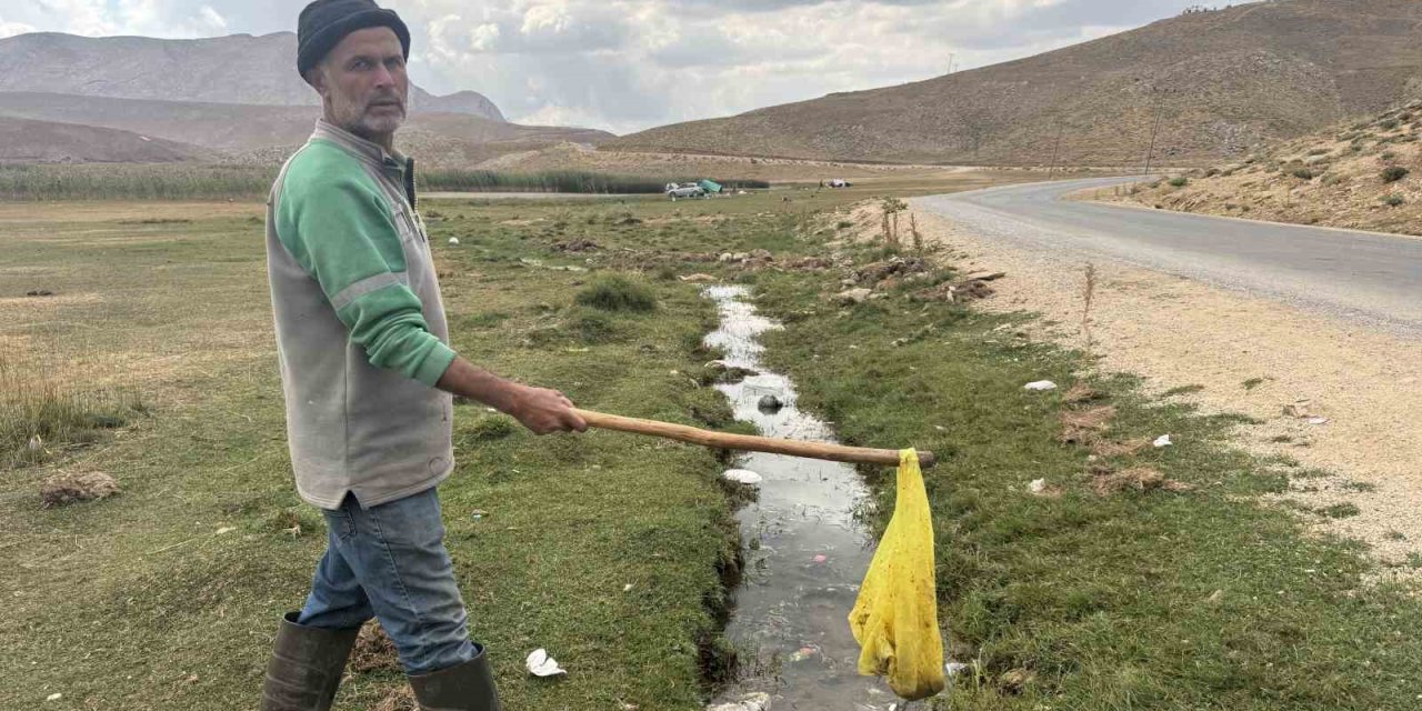 Doğa harikasını da çöplüğe çevirdiler