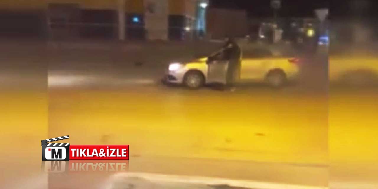 Otomobilden ateşlenen havai fişek, eve isabet etti