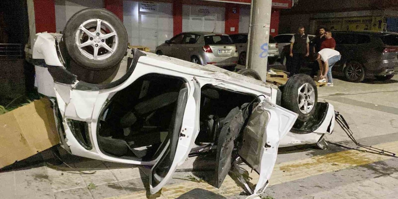 Su testisi su yolunda kırılacak! Alkollü sürücü bu sefer takla attı