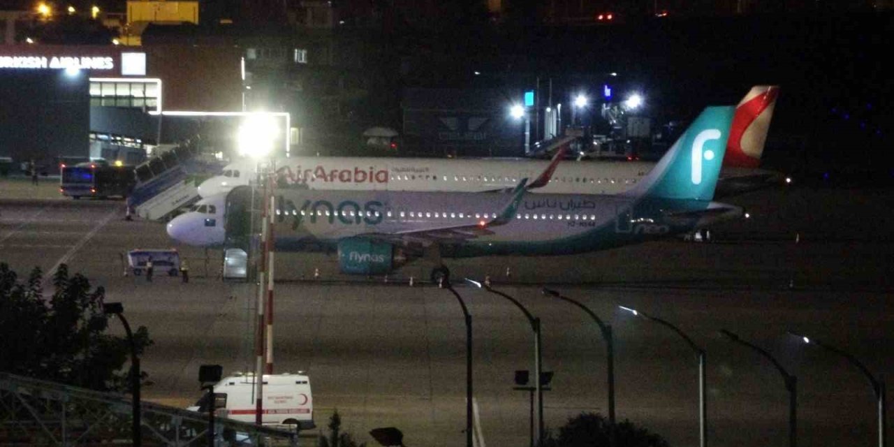 Trabzon-Cidde seferinde motor arızası: Uçak acil iniş yaptı