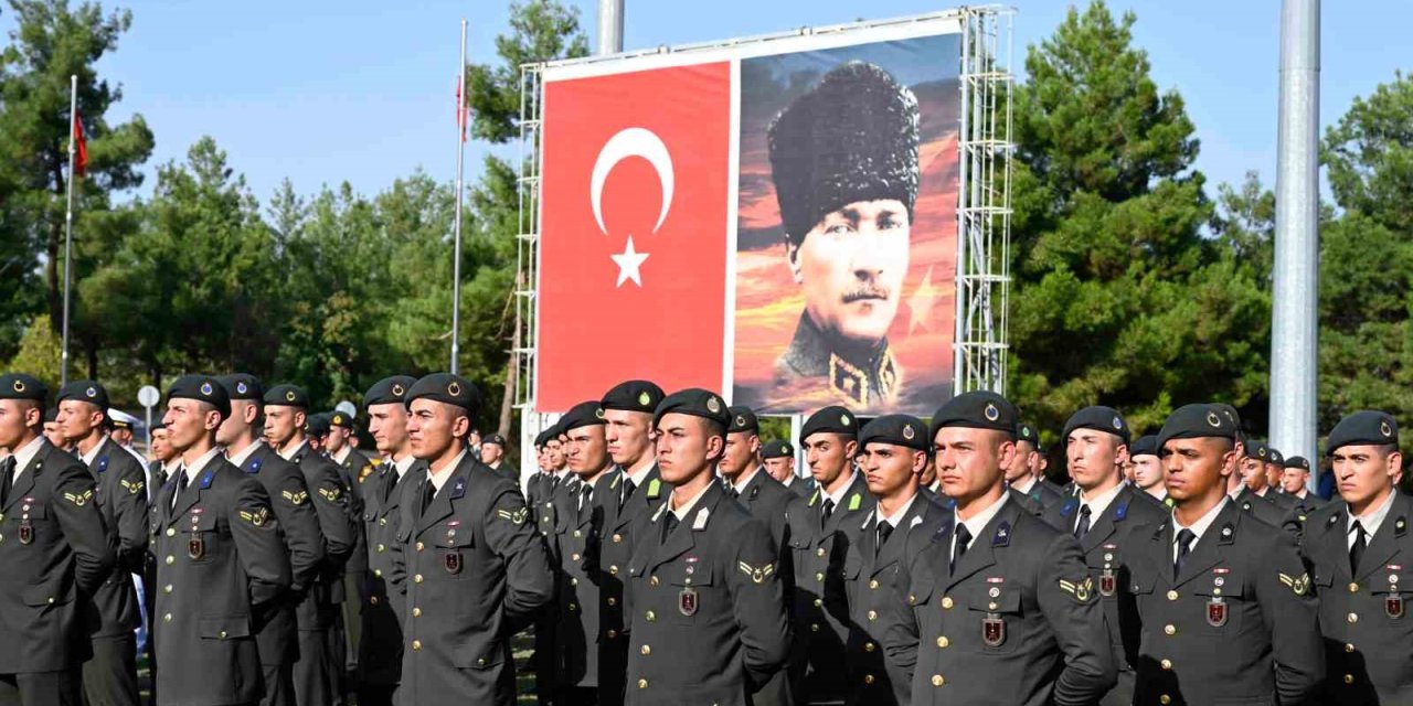 Kara Astsubay MYO'da Mezuniyet Coşkusu