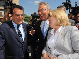 Deniz Baykal: Benimle yatmak istedi!