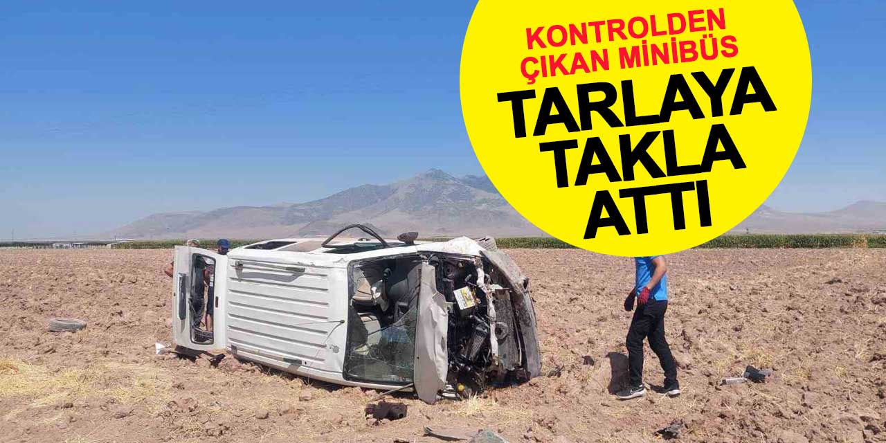 Konya plakalı minibüs tarlaya takla attı