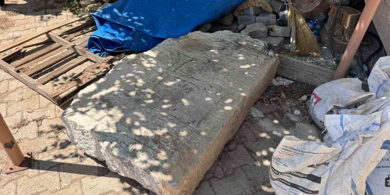 Tadilat Sırasında Tarihi Taş Bulundu: Bizans Dönemine Ait Olabilir