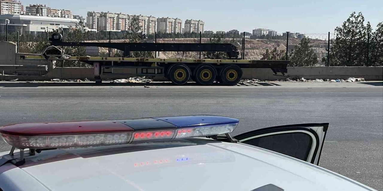 Motosiklet ile ticari araç çarpıştı: 1 yaralı