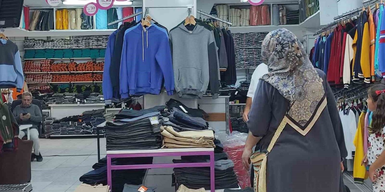 Okul Alışverişi Yoğunluk Yarattı: Veliler Kırtasiyelere Akın Etti