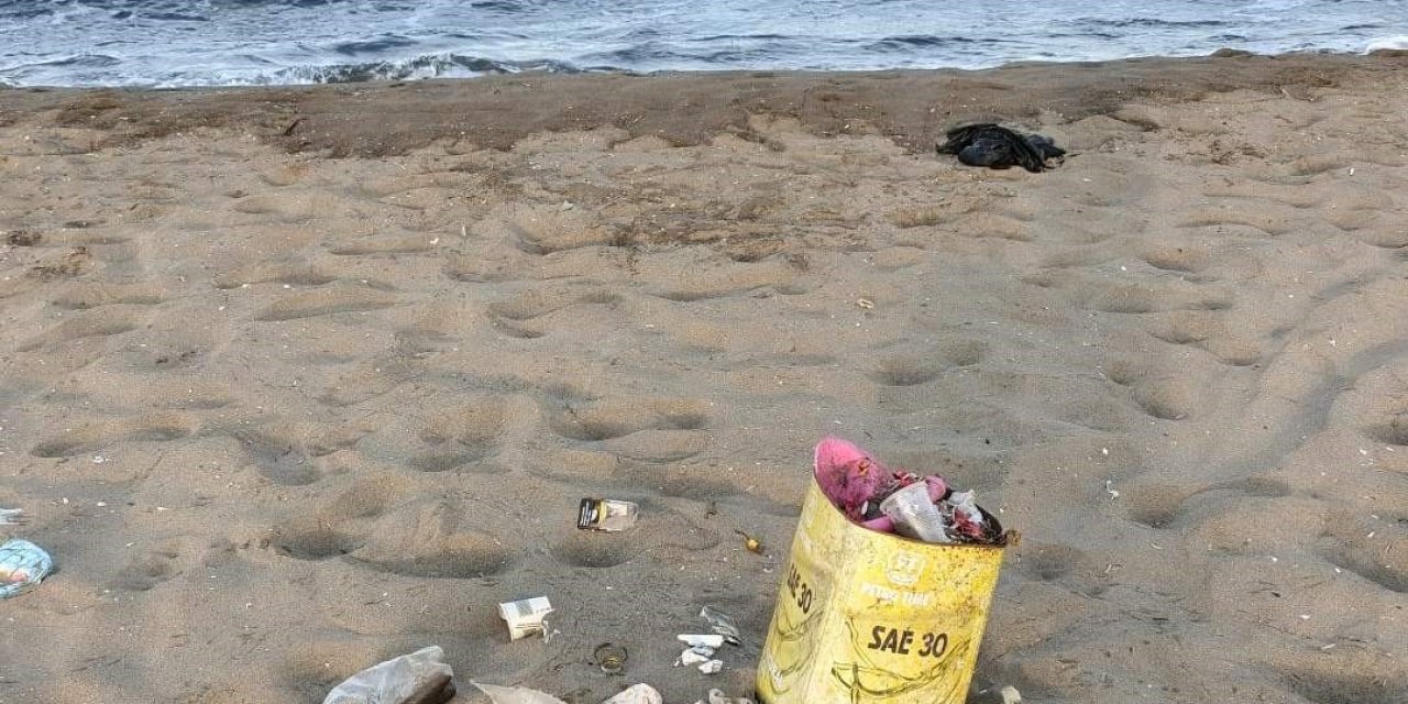 Kumsal'ın hali içler acısı: İzmarit ve çöpten geçilmiyor