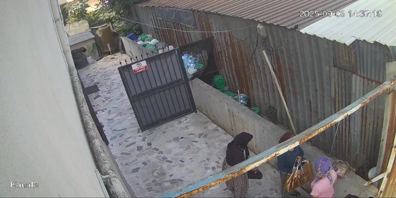 Bahçede kıyafet değiştiren kadınlar merak konusu oldu