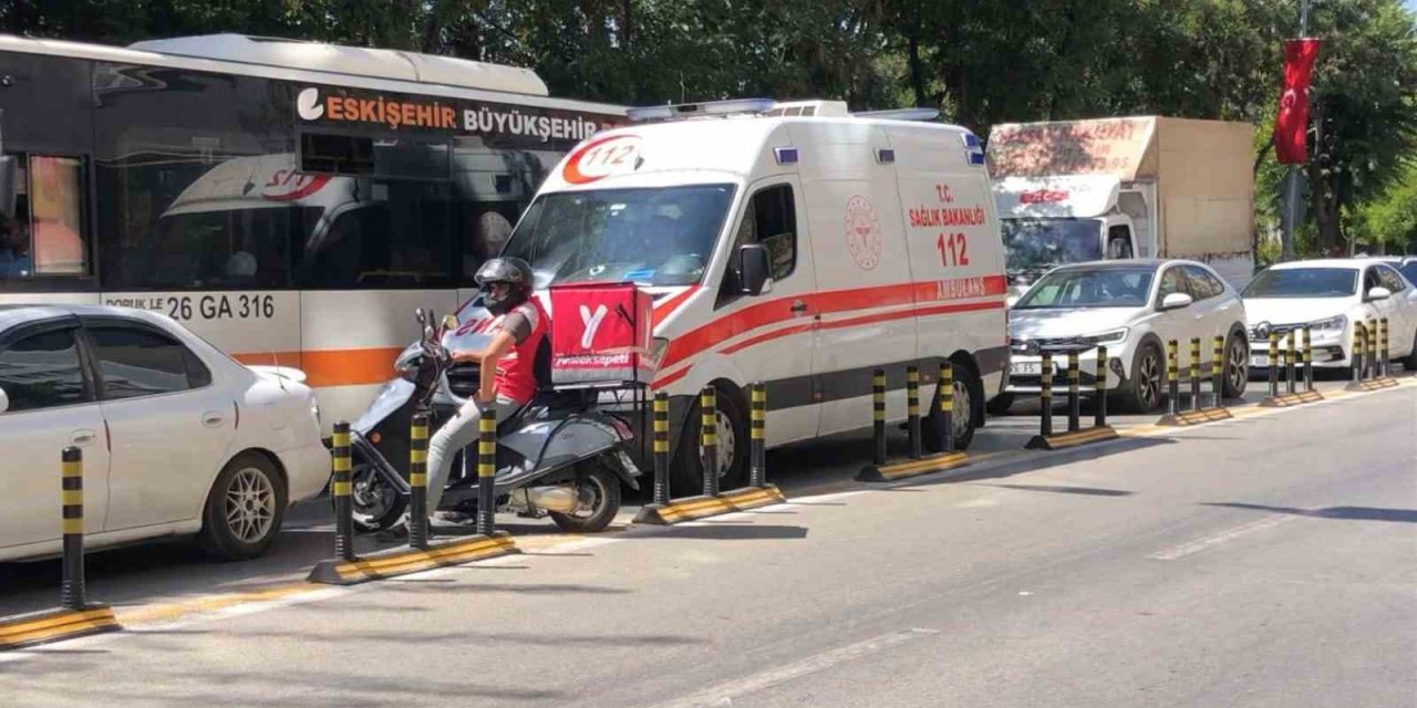 Dubalar Ambulansların Geçişini Engelliyor