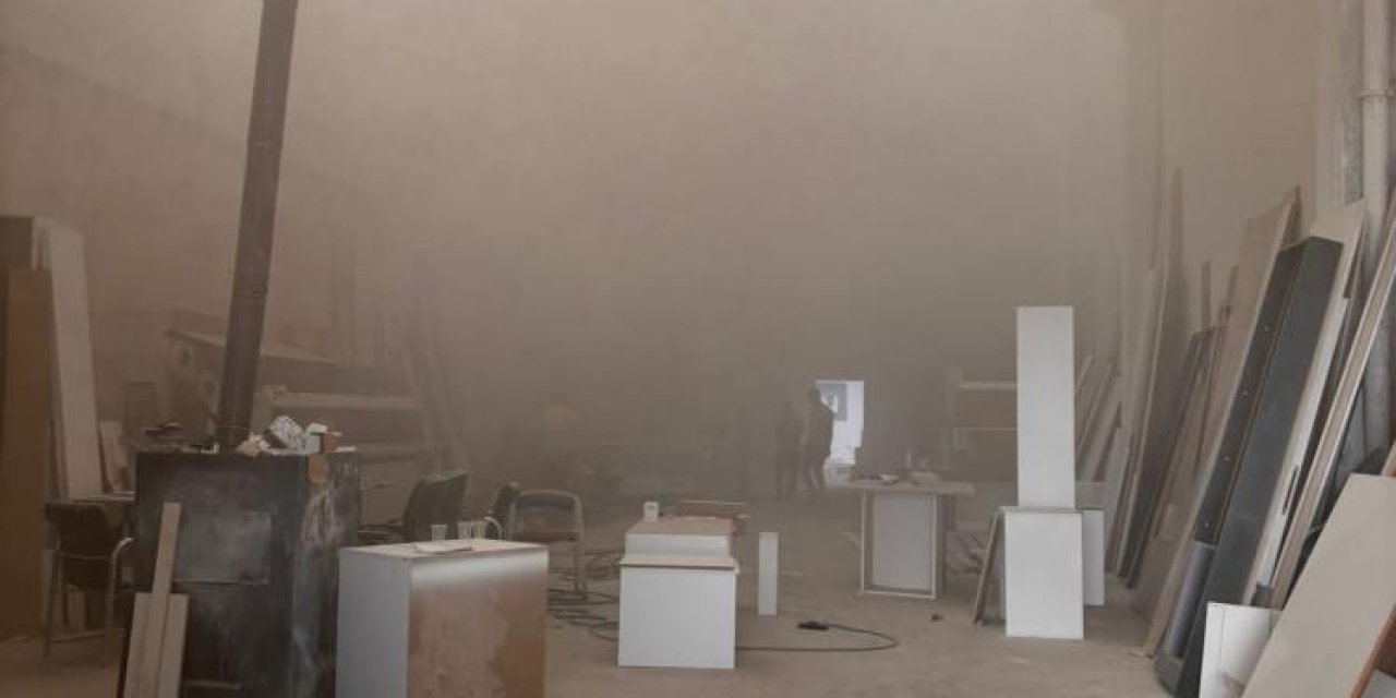 Beyşehir’de mobilya imalathanesinde yangın paniği