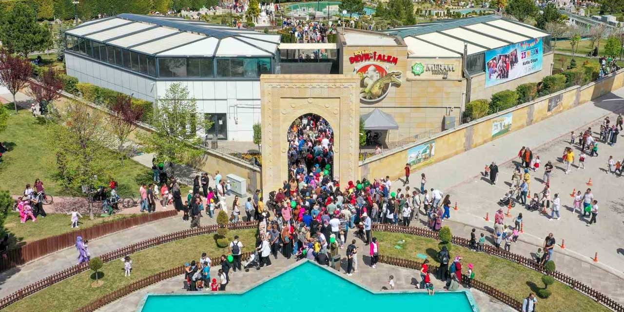 Konya’da Yaz Tatilinin En Renkli Adresi: 80 Binde Devr-i Alem Parkı