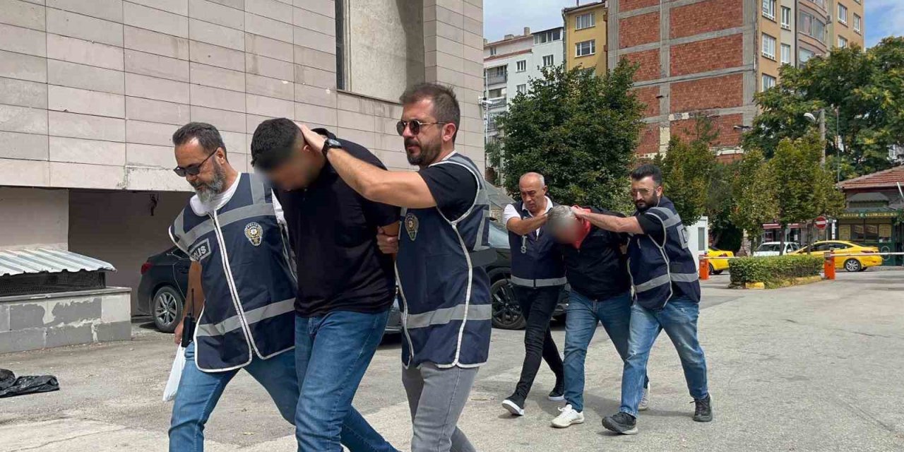 Yiğitlik polis gelene kadarmış: Ambulans kovalayan baba-oğul adliyeye başı önde gitti