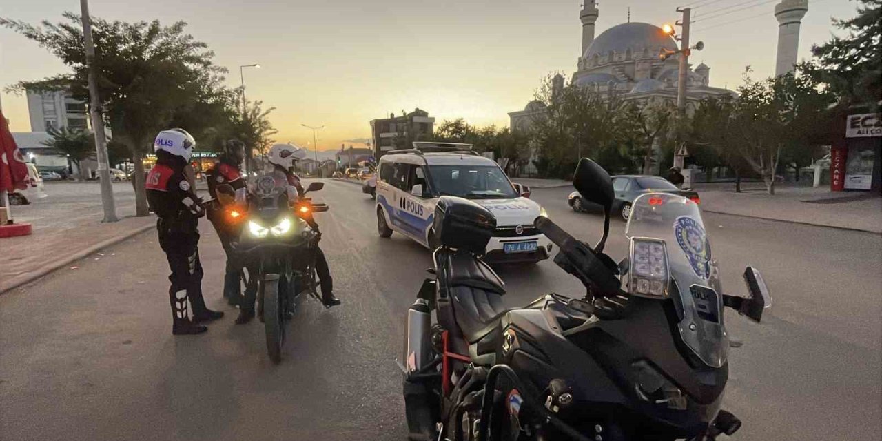 Polisin ’dur’ ihtarına uymayan motosikletli, 20 dakika kaçabildi