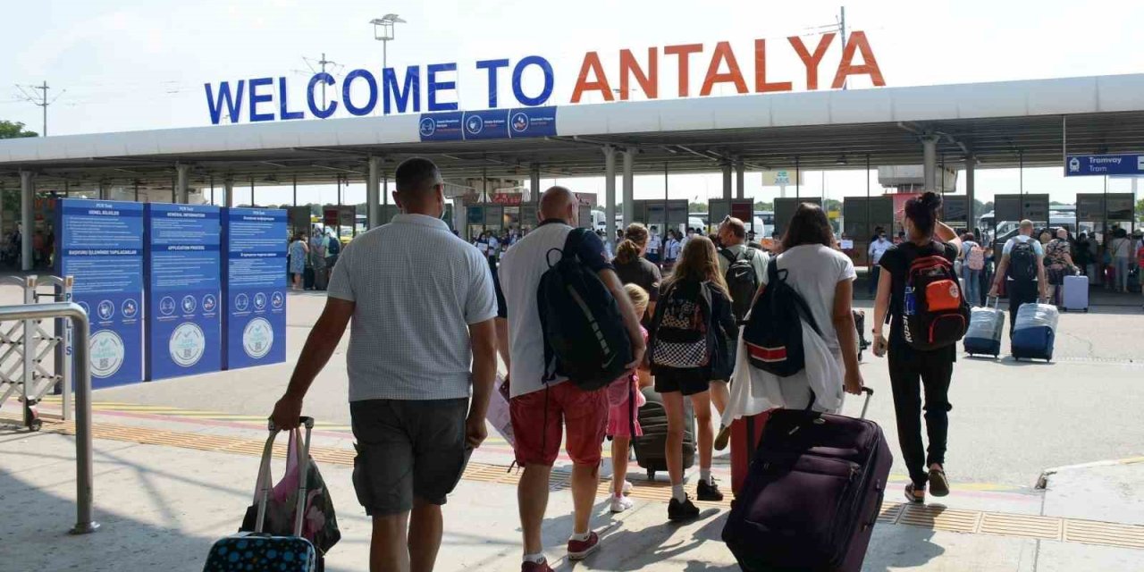 Antalya’yı 2025’in İlk 8 Ayında 11,7 Milyon Turist Ziyaret Etti
