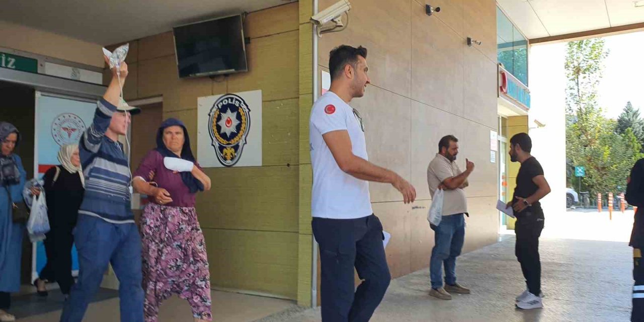 Parmaklarını salça makinesine kaptıran kadının 4 parmağı koptu