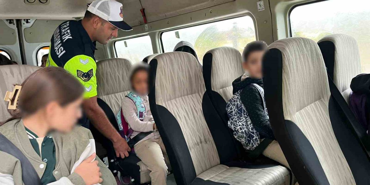 Trafik jandarması okul servisi denetimine başladı