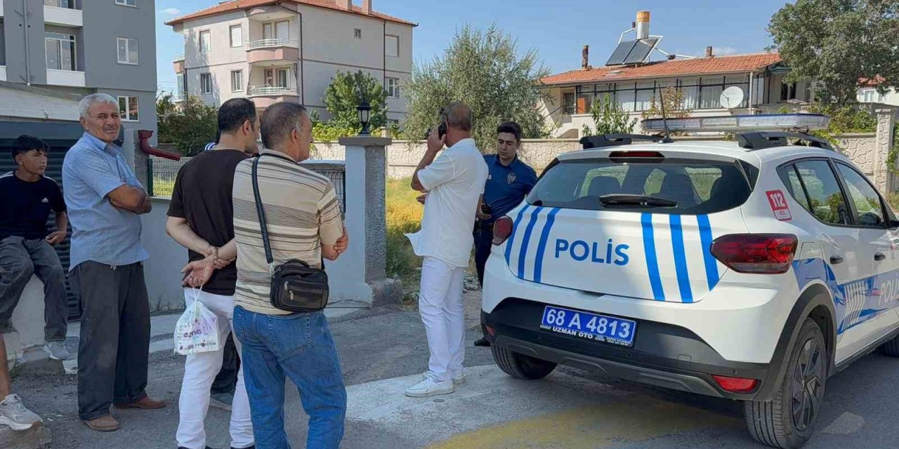 Öğrenci velisi okul müdürünü yumruklayıp kaçtı