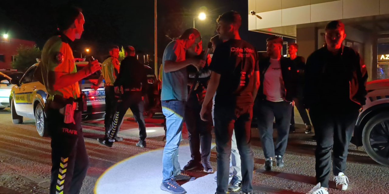 Mobilyacının yaptığı ahşap silah polisi harekete geçirdi