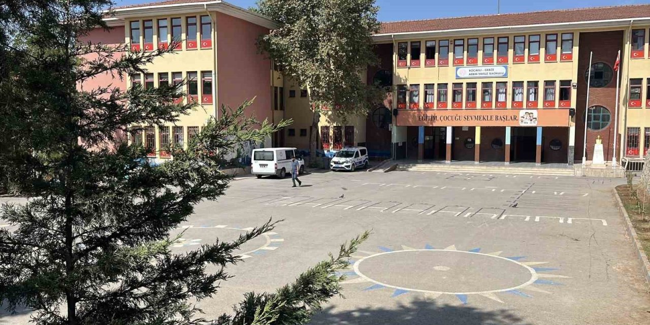 Kantinden ekler yiyen 5 öğrenci zehirlendi