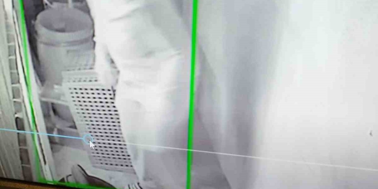 Yüzlerini kapattılar, terlikten yakalandılar