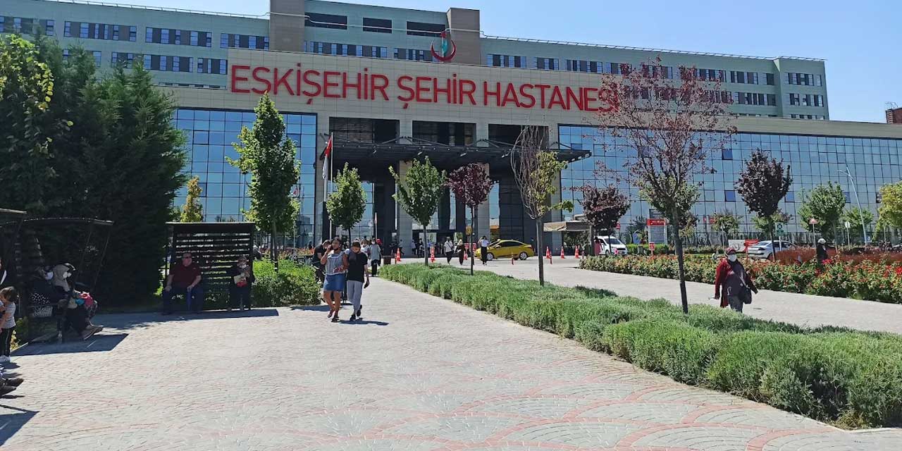 Hastaneye getirilen 2 hükümlü firar etti