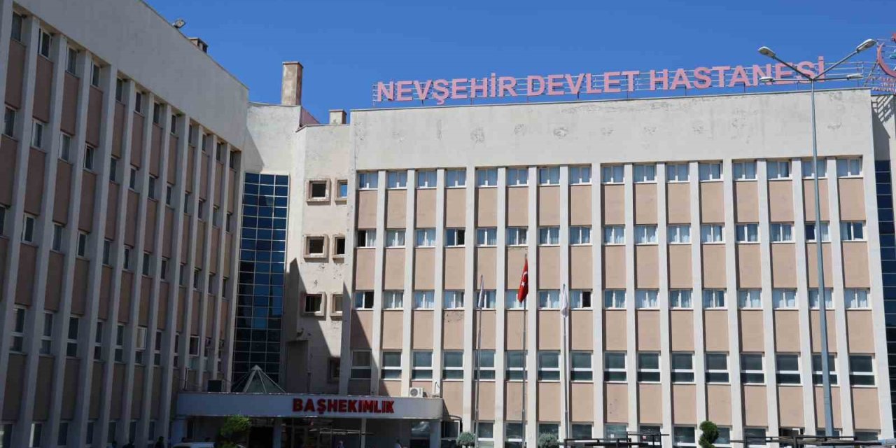 Bademcik ve geniz eti ameliyatı olan çocuğun ameliyatta dili ve dudağı yandı