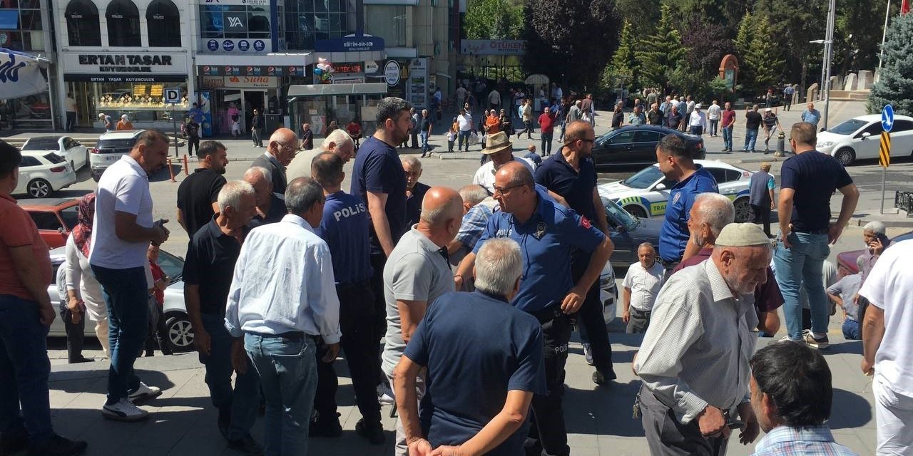 Cuma namazı çıkışı kayınbiradeni bıçakladı