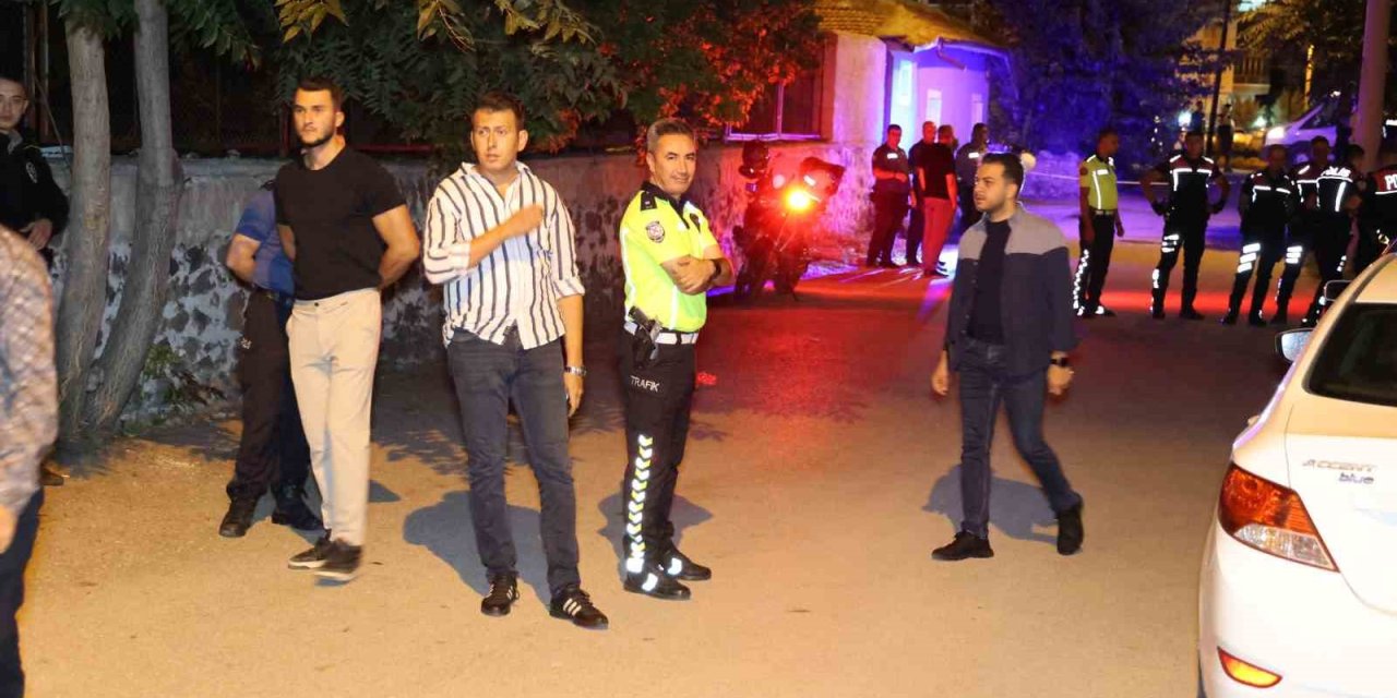 Komşusunu, annesini, kardeşini ve kendini vuran genç hayatını kaybetti