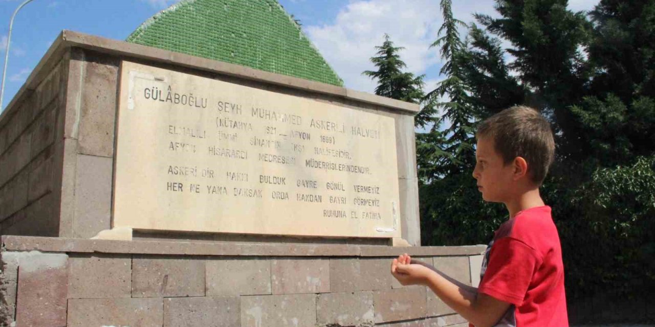 Konya’da Nüshası Bulunan Şair ve Filozofun Afyon’daki Türbesi 63 Yıldır Yol Ortasında