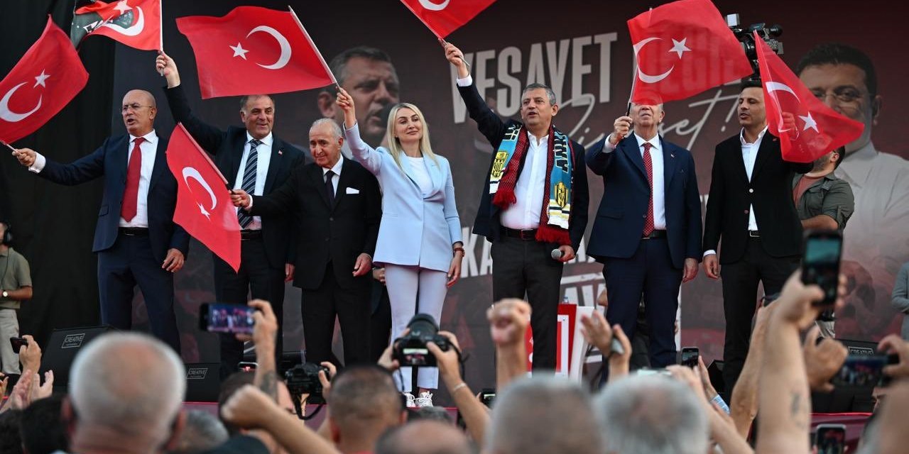 Özgür Özel: CHP’nin babaevine kimse el uzatamaz