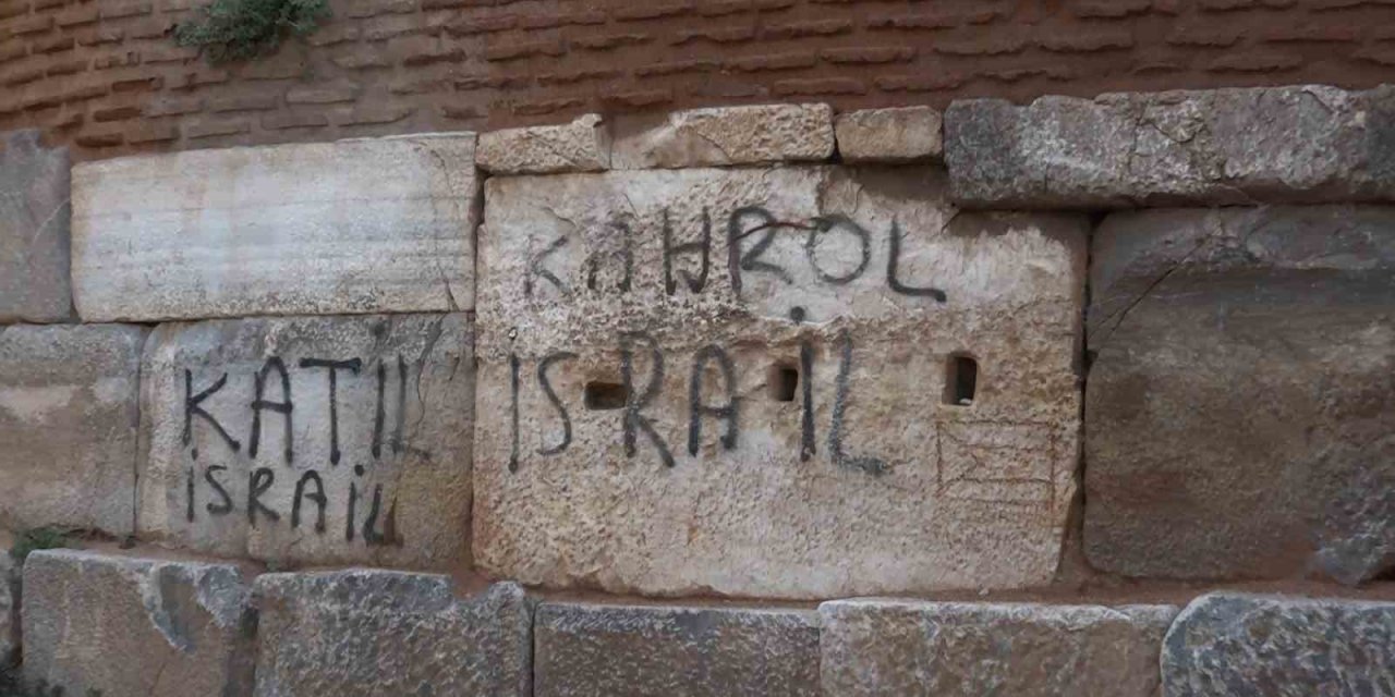 Tarihi İznik surlarına "Katil İsrail" yazıldı