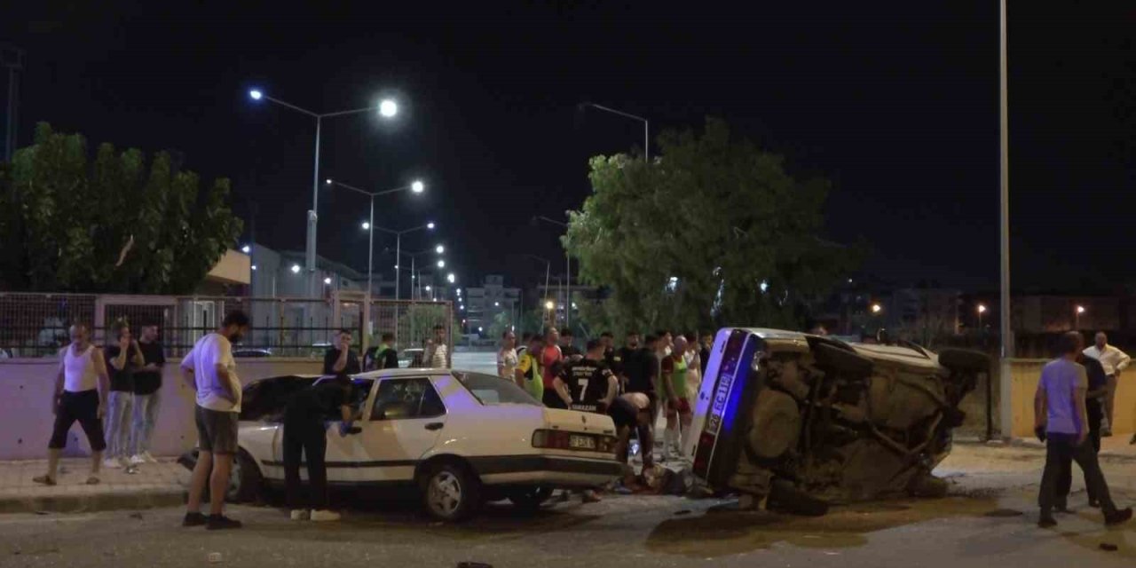 Tofaşlar kafa kafaya çarpıştı, ortalık savaş alanına döndü