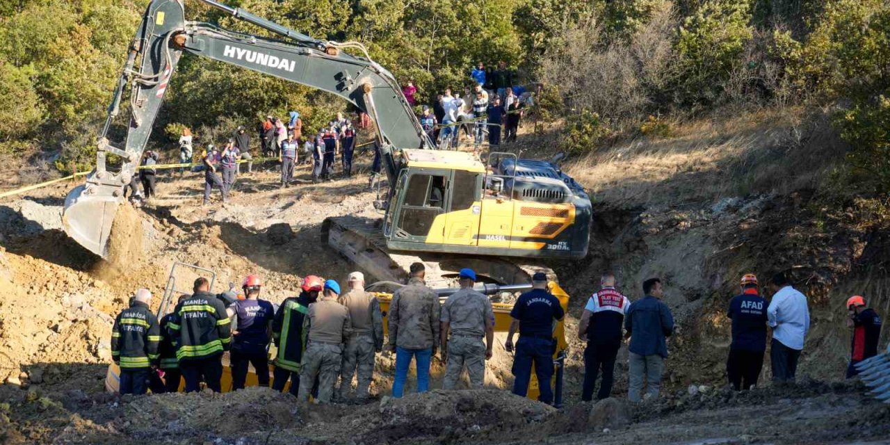 Su kuyusu açarken göçük altında kalan çiftçilerin cansız bedenlerine ulaşıldı