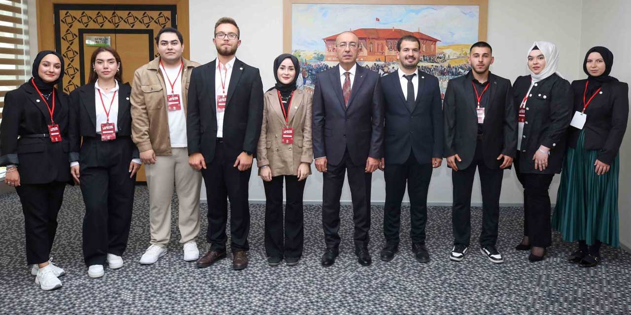 Meram Gençlik Meclisi’nde 4. Genel Kurul Coşkusu: Başkan Kavuş’tan Gençlere Müjde