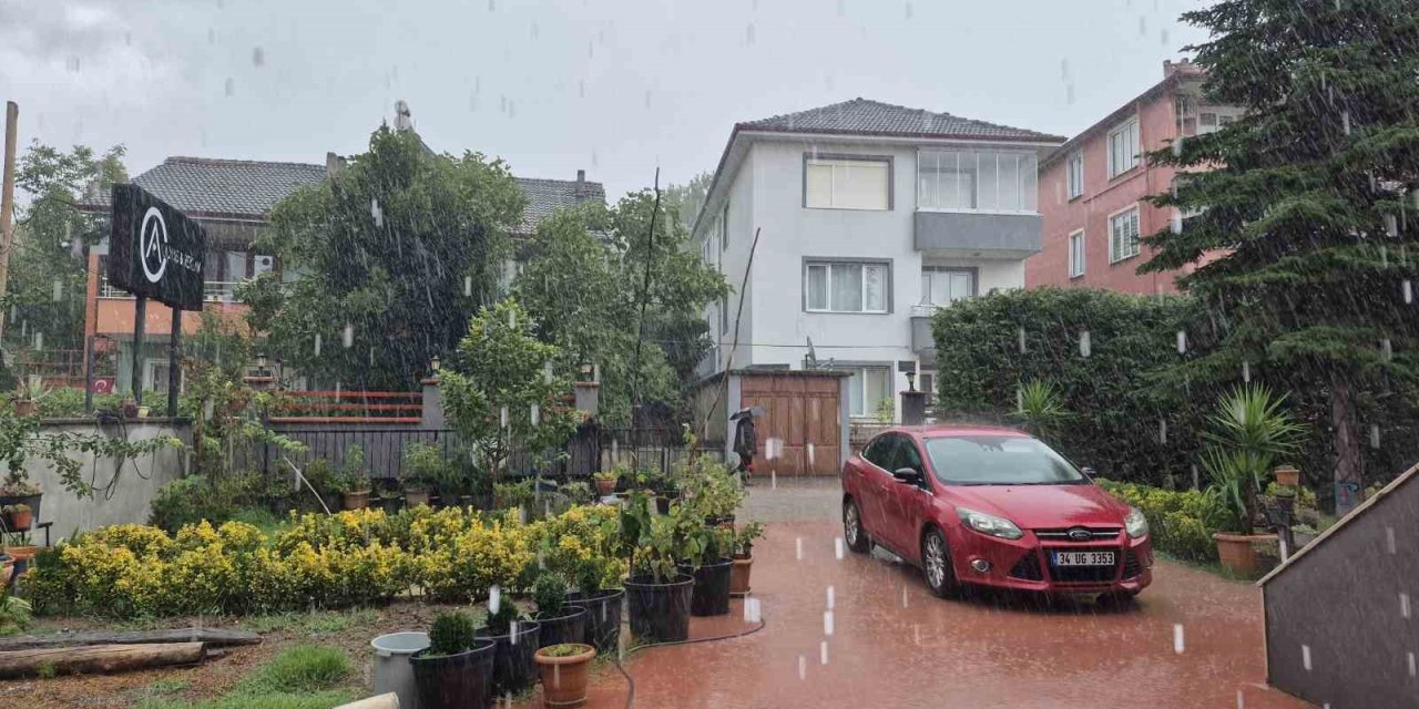 Meteorolojinin uyardığı kente bardaktan boşalırcasına yağmur yağdı