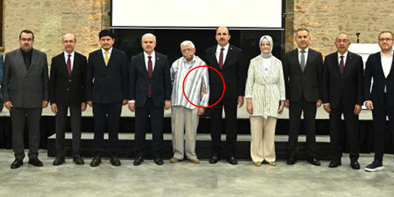 81 Yaşında Aşkının Arkasından Geldi Başkan Altay Koluna Girdi