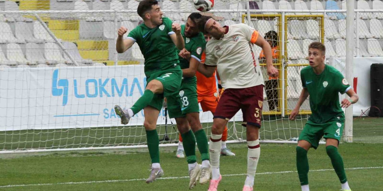 Antalya Temsilcisinden Şampiyonluk Adayına Çelme