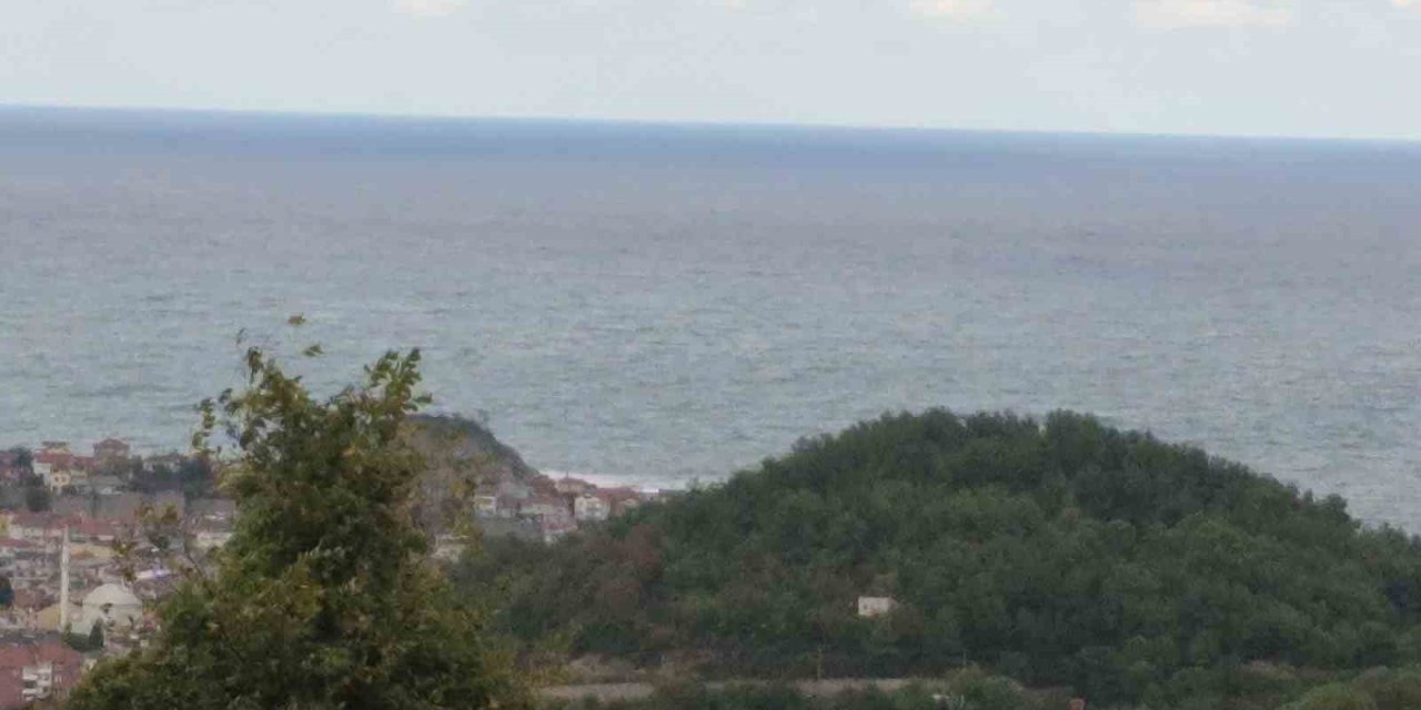 Bartın'da yağmur bardaktan boşaldı denizin rengi kahverengiye döndü