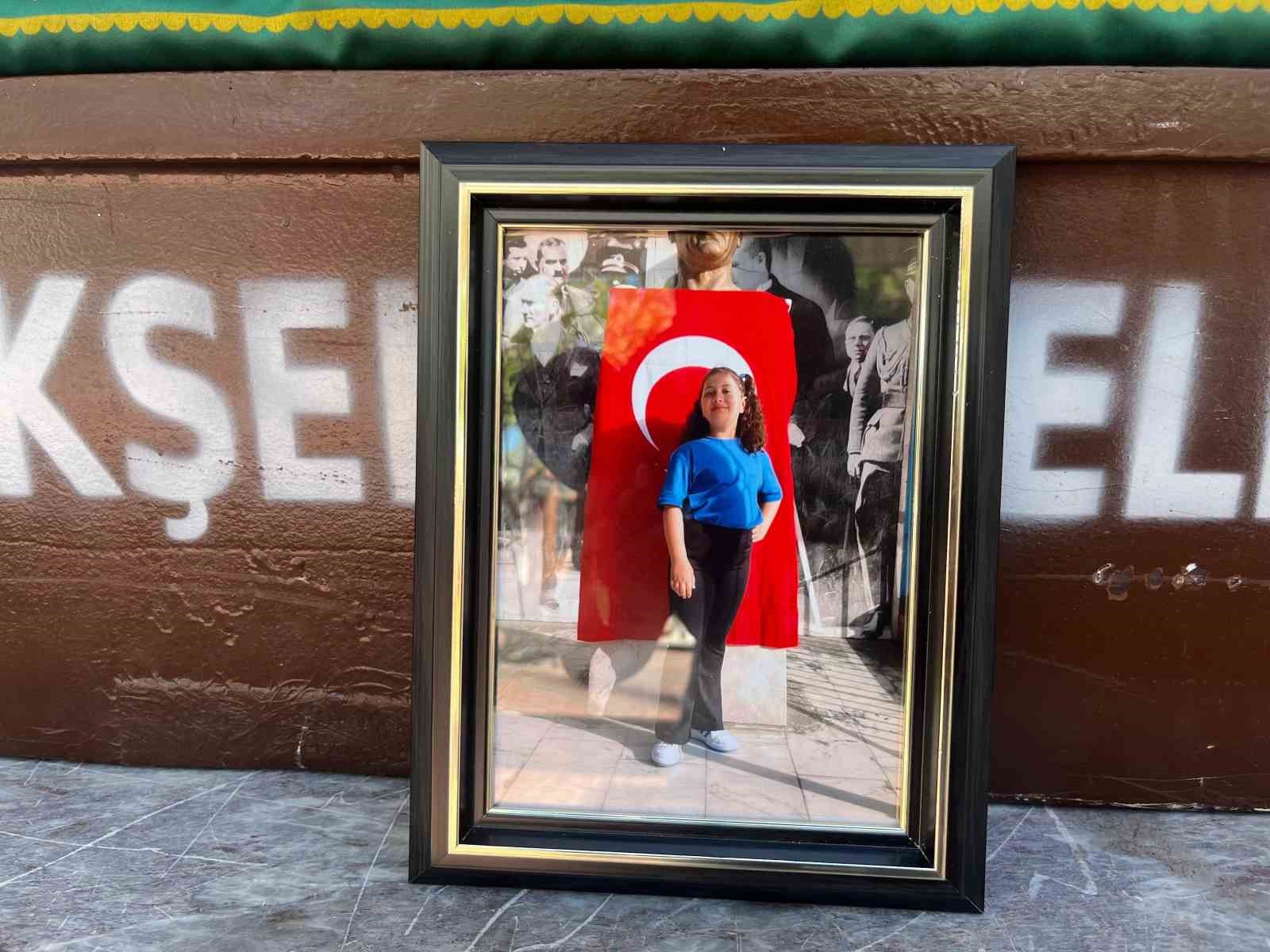 İzmir'de okulun buruk günü olacak! Ebrar Aktaş son yolculuğunda